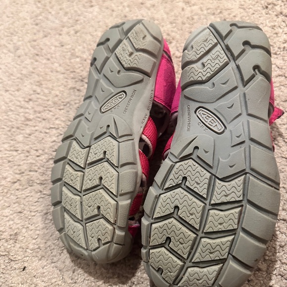 Little Kids' Keen Seacamp II CNX Sz 3 Very Berry / Dawn Pink Sz 1 Barely Worn - Picture 12 of 16